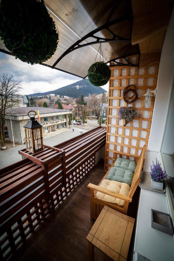 Exquisite 3 Room Apartment In The Heart Of Thetown Câmpulung Moldovenesc Exterior photo